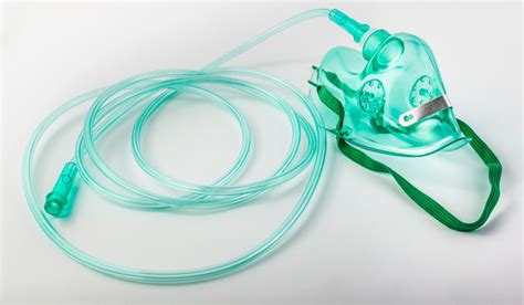 Mascarillas de oxígeno y gafas nasales para qué sirven y cómo se utilizan