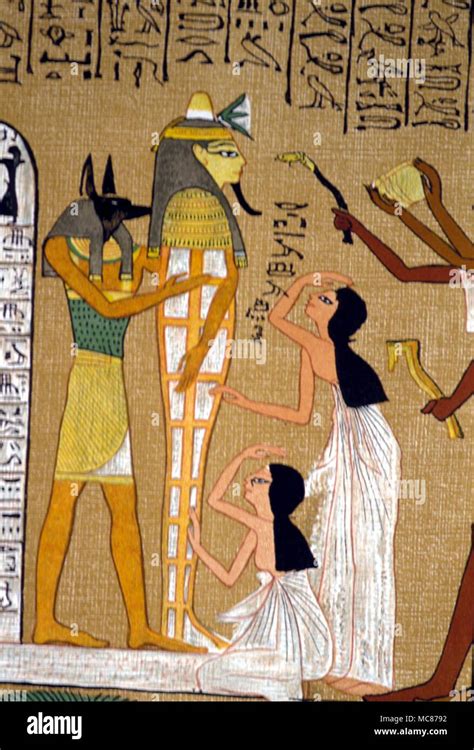 Ägyptischen mythos anubis and mumie anubis die mumie die während der zeremonie der Öffnung