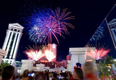 Las Vegas Strip Lights Up For Fourth Of July Celebrations Las Vegas