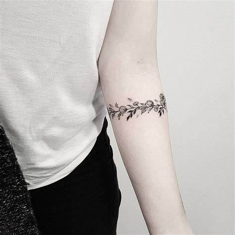 mini-bracelet-děkuji-cuff-tattoo,-arm-cuff-tattoo,-tattoos