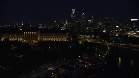 5k Aerial Video Flying By Philadelphia Museum Of Art And Approach