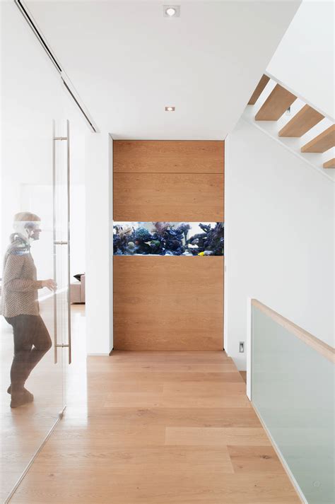 Modern style is about more than just neutral color palettes and minimalist decor. 20 Remarkable Modern Hallway Designs That Will Inspire You ...