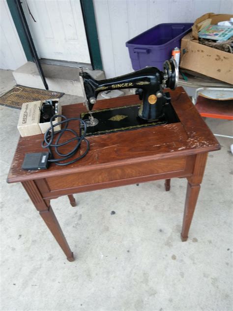 Antique 1928 Singer Sewing Machine And Table For Sale In Denver Co