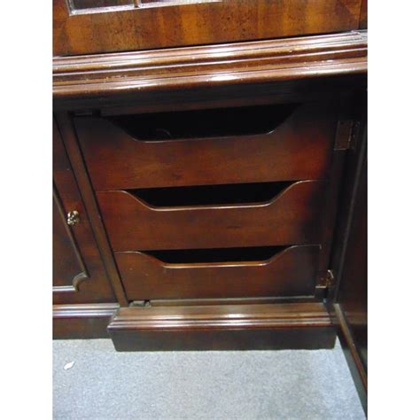 Can't tell the difference between a china cabinet and a curio cabinet? Henredon Georgian Style Mahogany Breakfront China Cabinet ...