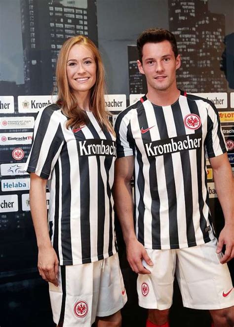 In diesem fall können wir sie bei ihrer entscheidungsfindung unterstützen. Frankfurt: Das neue Heim-Trikot der Eintracht ...