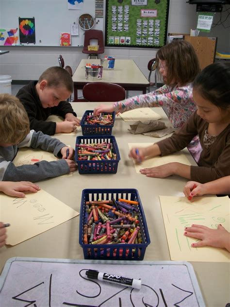 That Little Art Teacher Kindergarten Teaching With Art Centers