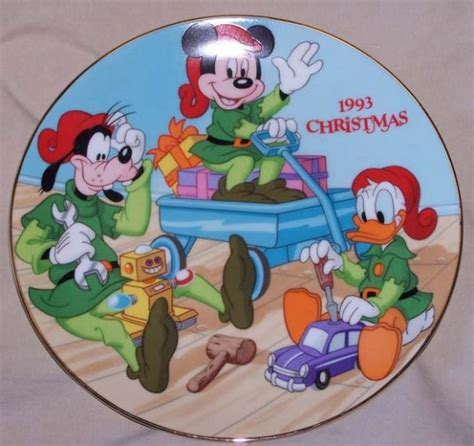 1993 Mickey Goofy And Donald Duck Santa Workshop Plate