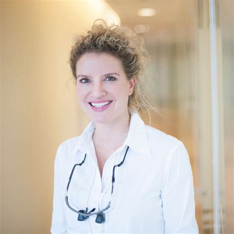 Dr Carolin Stolzer Fachzahnärztin Oralchirurgie Wissenschaftliche Mitarbeiterin Uke