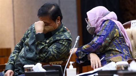 Meski peringkat kredit mengalami peningkatan realisasi penanaman modal dalam dan luar negeri indonesia sepanjang tahun 2011 mencapai lebih dari 251. Menko Perekonomian Sebut Tantangan Pemerintah ke Depan ...