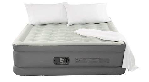 Couples or sleepers who need more room will appreciate a king. Queen Size Air Mattress With Built In Pump Only $5.00 ...