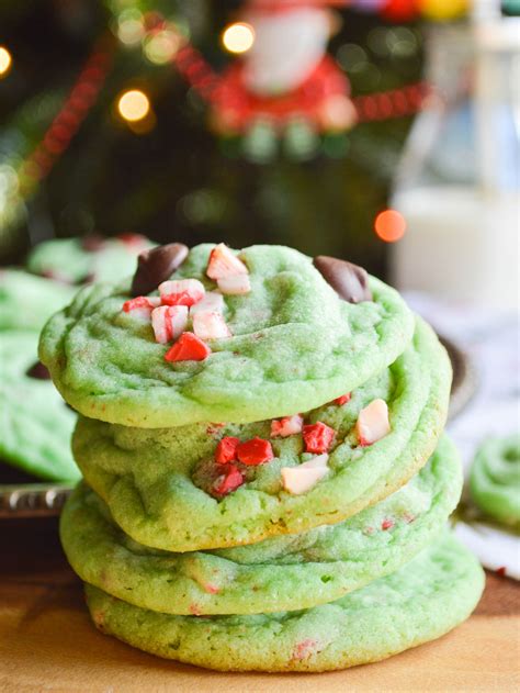 When the season is upon us, it's time to start thinking what cookies to bake for our family, fill up our crisp chocolate cookies with fresh peppermint filling make for a winning combination in these seasonal sandwich cookies. The Grinch Stole Christmas Cookies - Sugar Dish Me