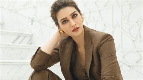 Kriti Sanon Poses Like A Boss Lady In Pant Suit Check Out Her Chic And Sassy Photos News18