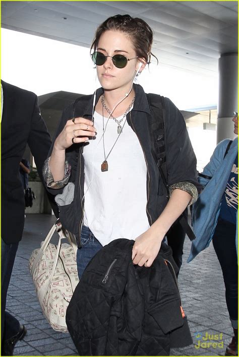 Full Sized Photo Of Kristen Stewart Airport Arrival Earbuds In Los Angeles 01 Kristen Stewart