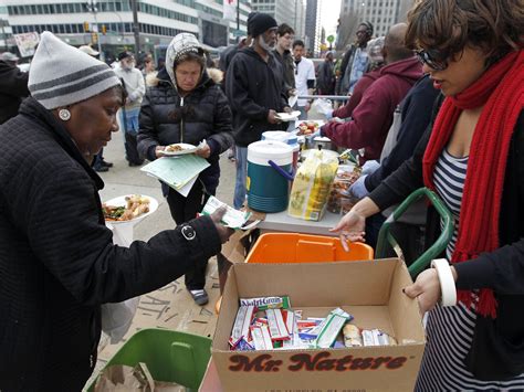 Laws That Target Homeless Imperil Programs That Feed Them Outdoors