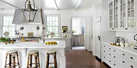 This kitchen is very well organized and with all the storage space provides plenty of options for optimal kitchen appliances and dishware organization. 24 Best White Kitchens - Pictures of White Kitchen Design ...