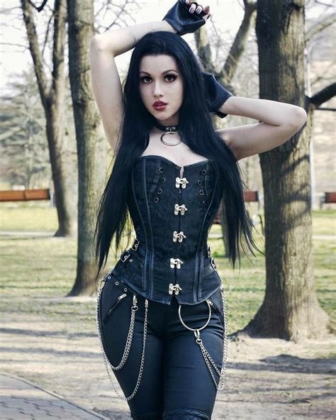 Thick Body Outfits Curvy Outfits Edgy Outfits Goth Girls Sexy Goth Women Dark Fashion
