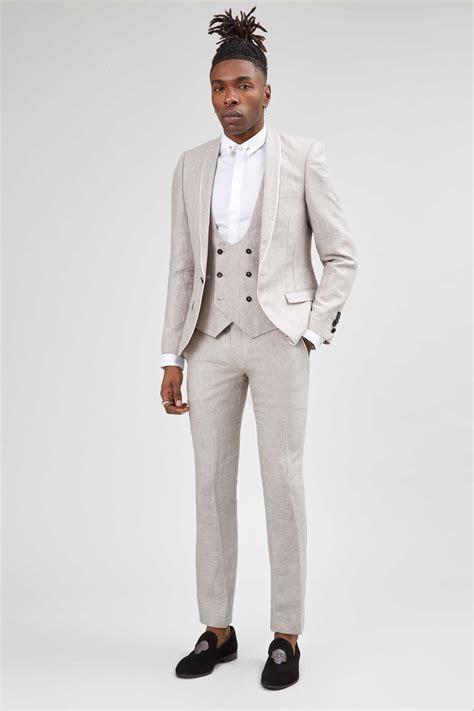 Maybe you would like to learn more about one of these? Five Wedding Suit Styles for Grooms This Summer
