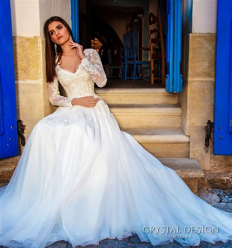 In this video, you' see wedding dresses are known worldwide for drop dead gorgeous designs that are sure to leave your guests swooning. Crystal Design 2016 Wedding Dresses | Wedding Inspirasi
