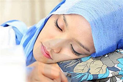 buat para suami izinkanlah istrimu untuk tidur dan beristirahat lebih lama ~ muslim4news