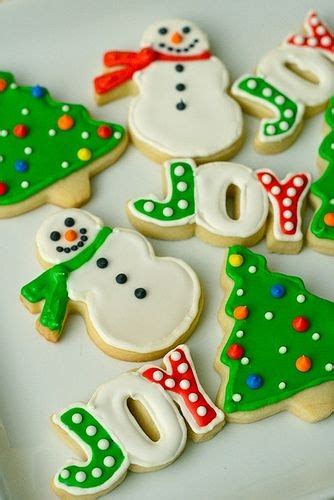 Beyond colored royal icing, you can use edible glitter, granulated, coarse, powdered or colored sugar, sprinkles or little colored candy royal icing recipe and some techniques adapted from better homes and gardens: 50 Easy Christmas Cookie Ideas - The WoW Style