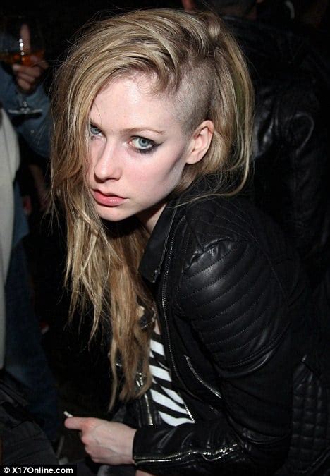 Avril Lavigne Shows Off Her New Hair So Punk