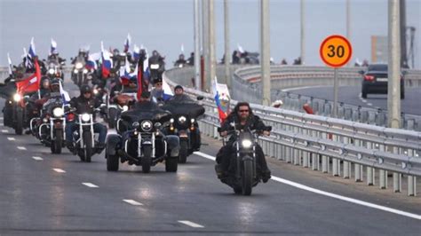 Quiénes Son Los Lobos De La Noche Los Motociclistas Rusos Admiradores De Putin Y Stalin Que