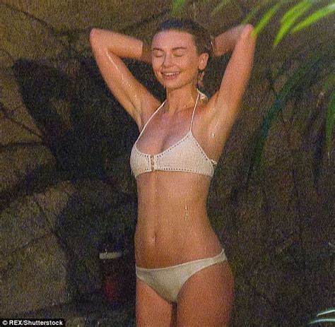 I M A Celebrity Georgia Toffolo Showers In White Bikini Daily Mail Online