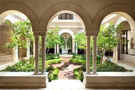 Atrium Garden Enclosed With Low Wall Spanish Style Homes Courtyard