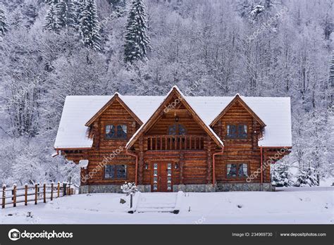 Wooden House Mountains Winter — Stock Photo © Xalanx 234969730