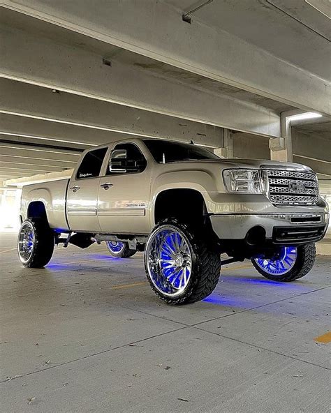 Pin By Carlita🦋💜 On Trokiando Cuh Lowrider Trucks Lifted Chevy