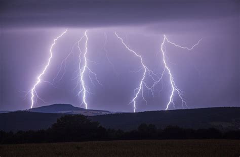 Severe weather can occur anywhere in the world, and there are different types of it, which can depend on geography, topography, and atmospheric conditions. Baden-Württemberg: Heftige Unwetter mit Verletzten und ...