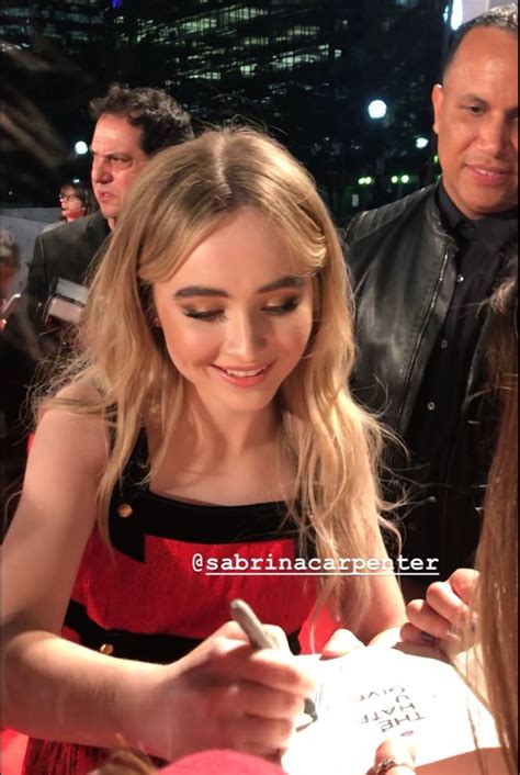 2018 Sabrina Carpenter Greeting Fans On The Red Carpet At The World