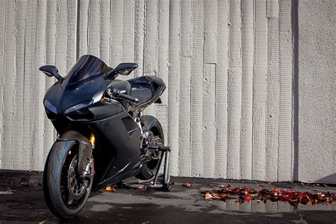 Ducati 848 black matte com 35000 kms de 2010 mota de utilização ocasional em óptimo estado, sempre mantida em garagem e com manutenção de bateria através de carregador. For Sale :: 2011 Ducati 848 EVO Matte Black | Moto Scoops