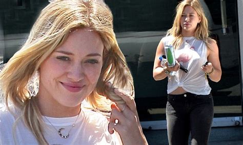Hilary Duff Flashes Her Toned Midriff In Knotted T Shirt As She Steps