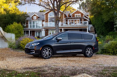 2021 Chrysler Pacifica Debuts With Fresh Looks Awd New U Connect
