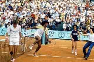 Hier, pour le 30e anniversaire de sa victoire, il a passé quelques heures sur le tournoi. Roland-Garros : Gaston, Noah, Monfils, Tulasne, Santoro ...