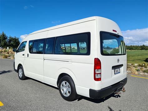 The load length is 2535mm in the swb and 2975mm in the lwb, while both have an interior width do 1650 and a cargo area height of 1420mm. 2009 Toyota Hiace 3.0DT ZX Jumbo on handshake