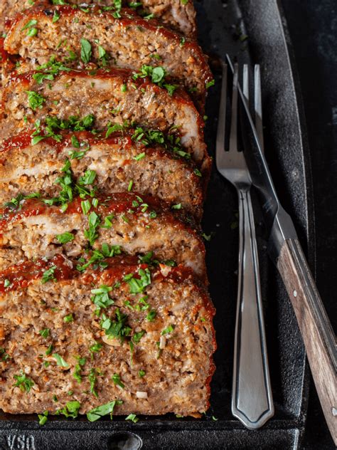 Baking meatloaf at 375 degrees when it comes to classic meatloaf that's made out of ground beef, ground pork, spices, vegetables , and breadcrumbs, it usually takes a little over an hour per pound when. How Long To Cook A 2 Pound Meatloaf At 325 Degrees / Alton ...