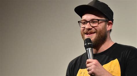 Seth Rogen Confronts Twitter Account That Posts Same Nude Photo Of Him