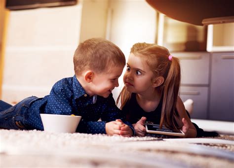 Strong sibling bonds help buffer against conflict between parents ...