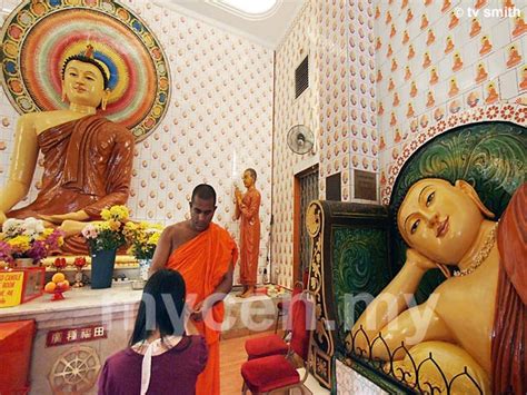The wesak day procession organized by the vihara since the 1890s is the oldest and largest religious procession in the country. Buddhist Maha Vihara - Brickfields Buddhist Temple | mycen ...