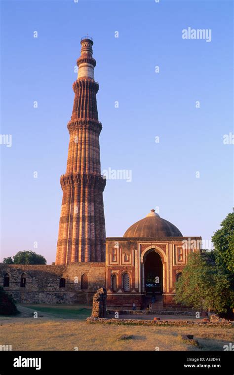 India Delhi Qutab Minar Alai Darwaza Stock Photo Alamy