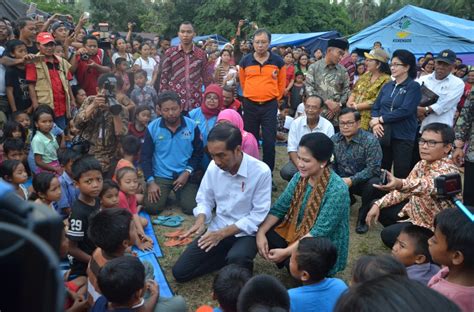 Sekretariat Kabinet Republik Indonesia Presiden Jokowi Berikan Bantuan Untuk Pengungsi Gunung