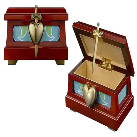 Snow White Evil Queens Heart Box Entertainment Earth