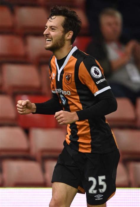 On tuesday, hull city midfielder ryan mason was forced to retire—even though he was working toward a comeback—after he clashed with chelsea's gary he went on to thank his partner, rachel peters, for her support. Ryan Mason Retires After Head Injury