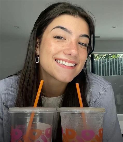 Charli Damelio Updates En Instagram Her Smile Tho 🥺🥺 Charlidamelio Charlidamelioedit