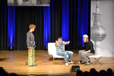 kabarett „distel“ spielt im euskirchener stadttheater mit klischees rundschau online