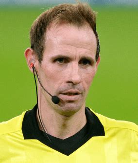 Two goals ruled out in turgid second period. Schiedsrichter: Sascha Stegemann 2019 neu auf der FIFA ...