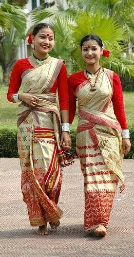 Bihu Dancers Assam India North East Indian Costume Ethnique Indian