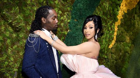 Cardi B Was Seen Kissing Offset A Month After Divorce Filing Marie Claire